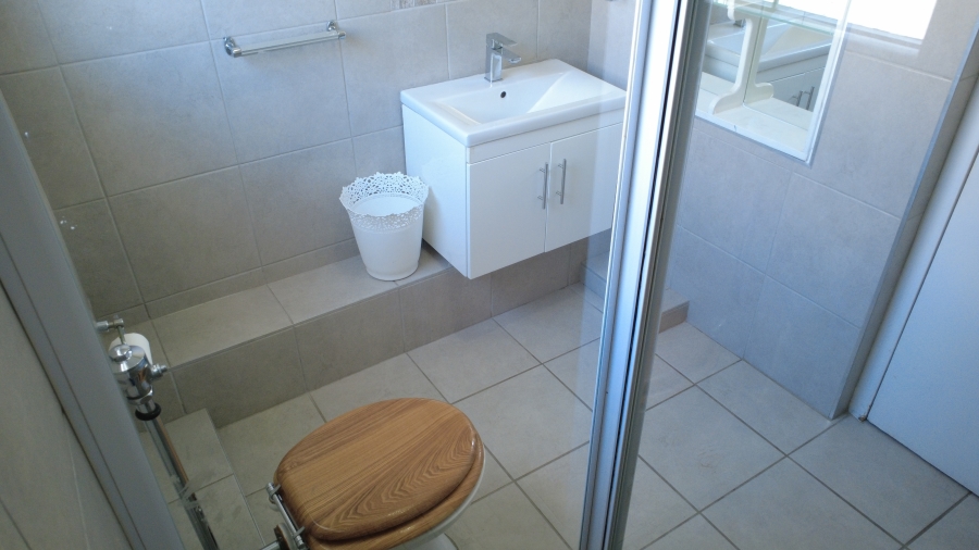 To Let 2 Bedroom Property for Rent in Zonnebloem Western Cape